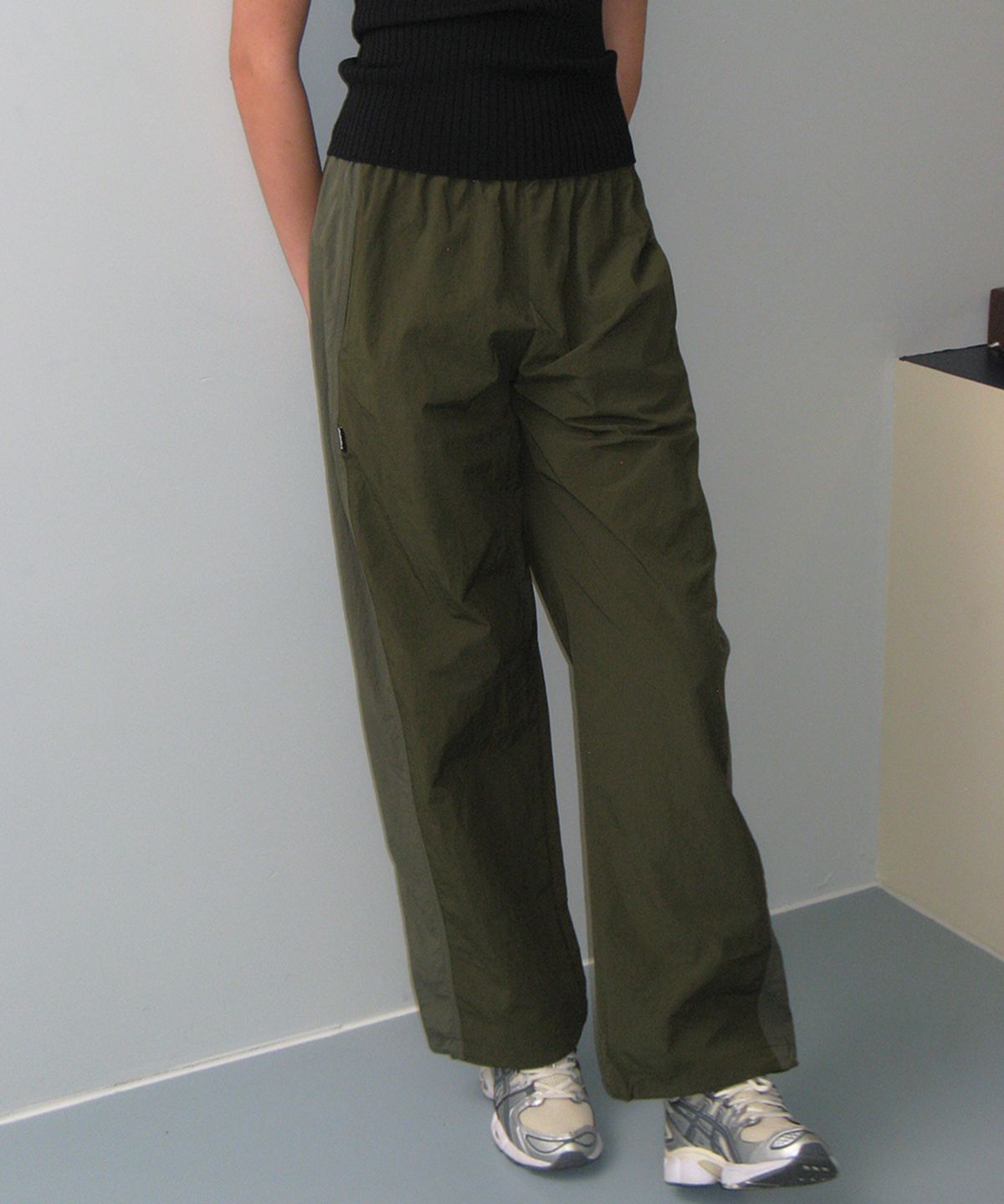 에이치피피와이(HPPY) SIDE LINE JOGGER NYLON PANTS - KHAKI