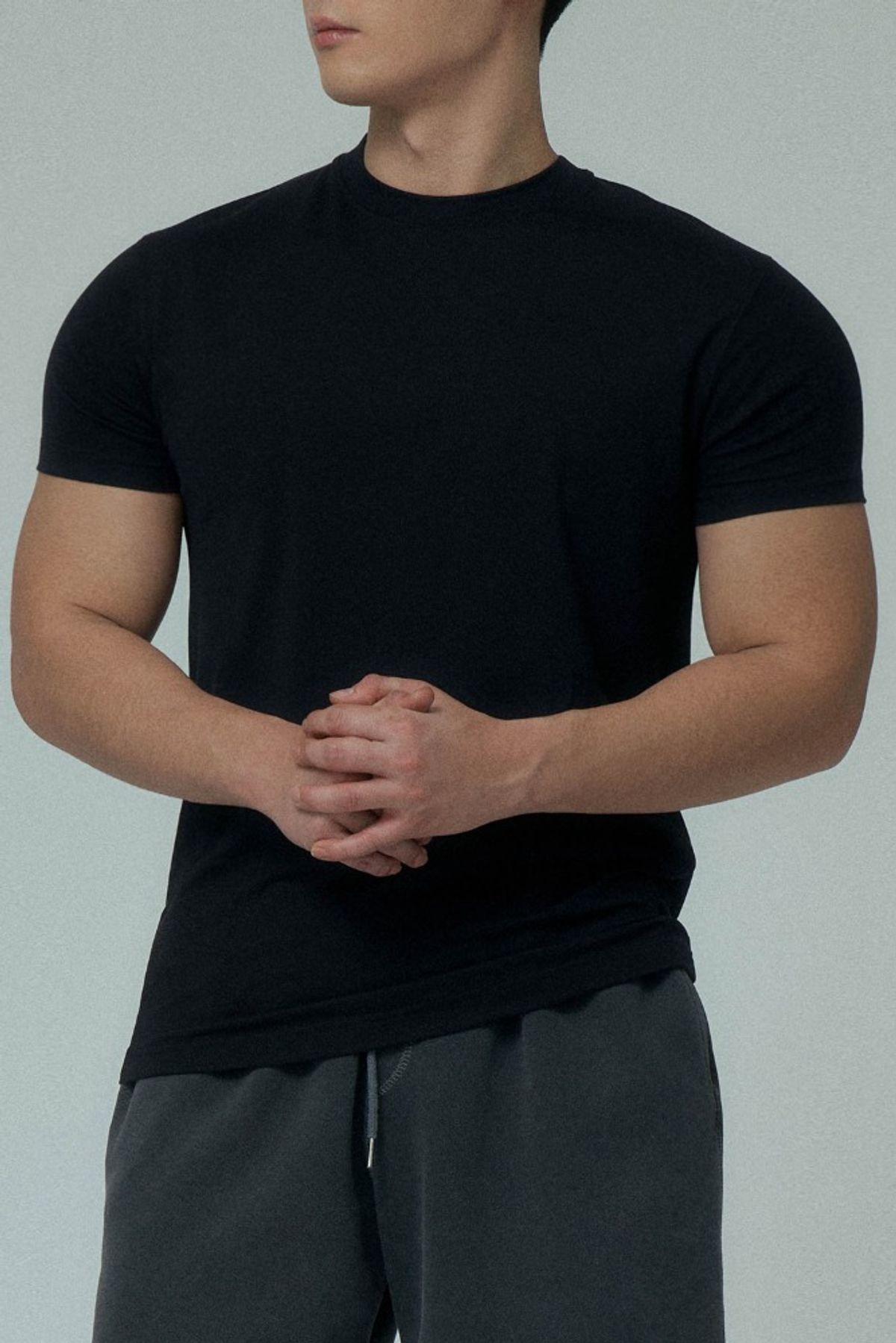 바팁(BATIP) 수피마코튼 무지 머슬핏 반팔티 블랙