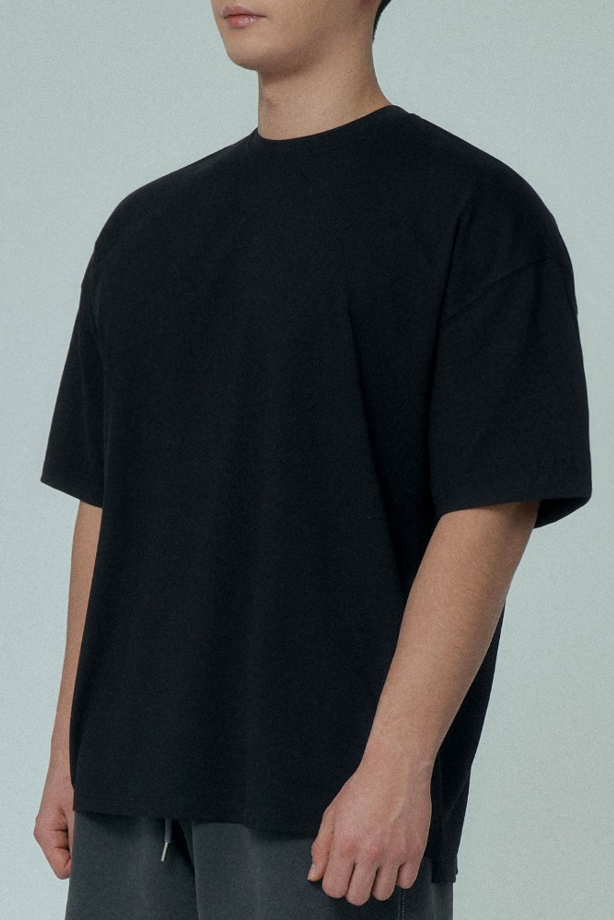 바팁(BATIP) 수피마 무지 세미오버 반팔티 블랙