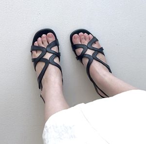 에디션 스트랩 가죽 샌들 3CM O24S212