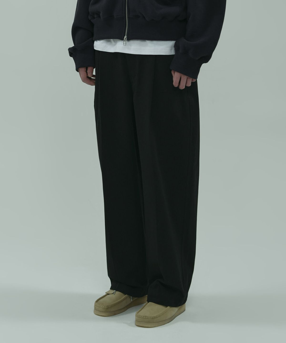 아이아우어(IOUWER) one tuck chino pants black