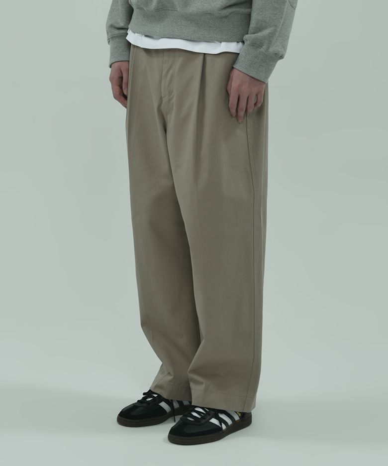 one tuck chino pants beige