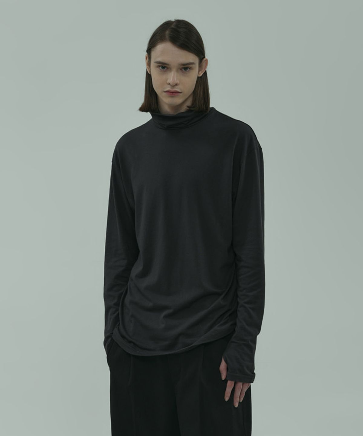 아이아우어(IOUWER) turtle neck l/s tee charcoal