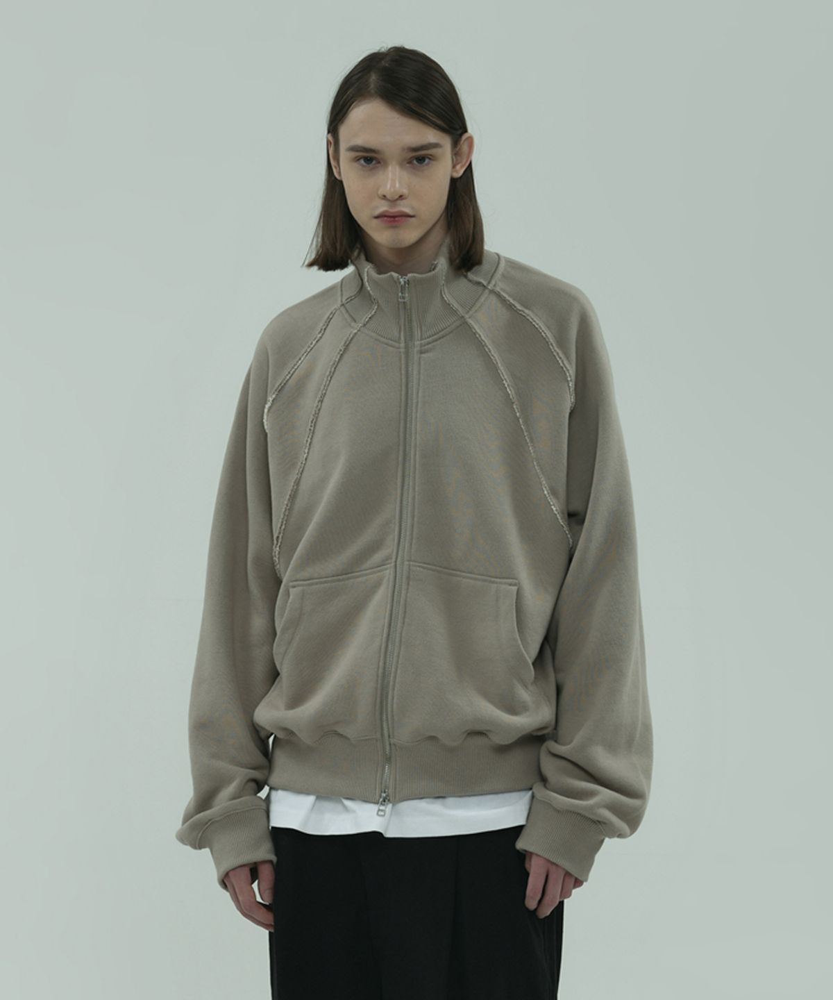 아이아우어(IOUWER) distressed track zip-up jacket beige