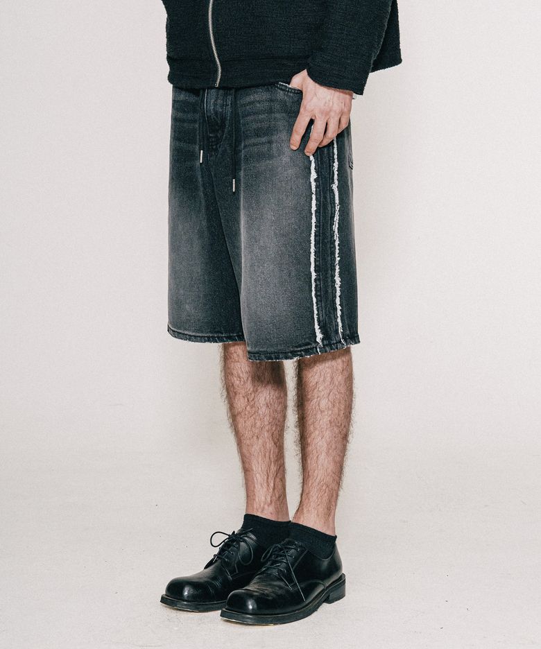 사이드 컷 오프 데님 하프 팬츠_블랙