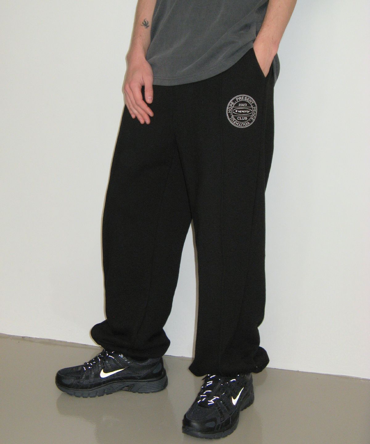 에이치피피와이(HPPY) (MEN) CIRCLE LOGO SWEATPANTS - BLACK