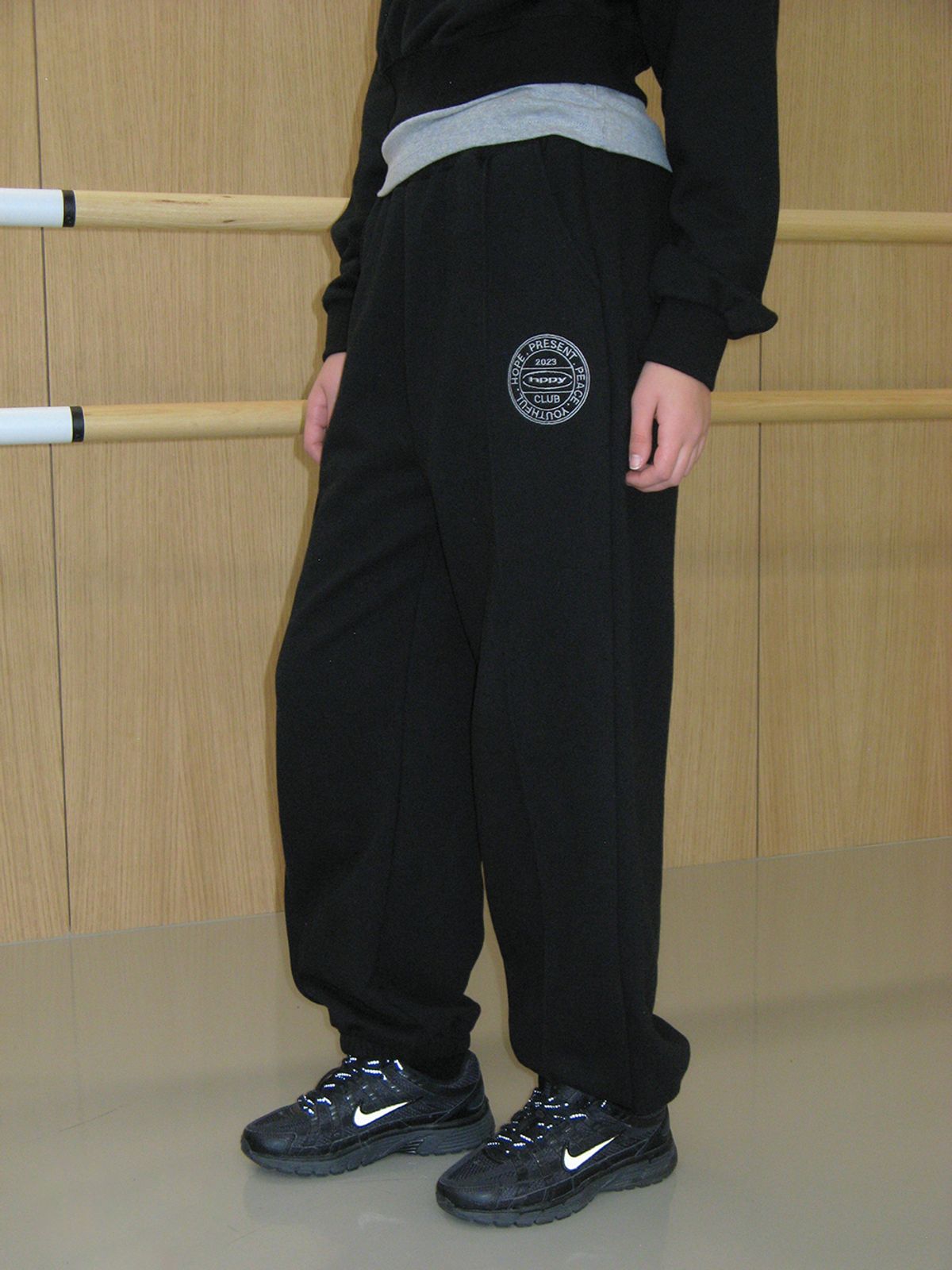 에이치피피와이(HPPY) (WOMEN) CIRCLE LOGO SWEATPANTS - BLACK