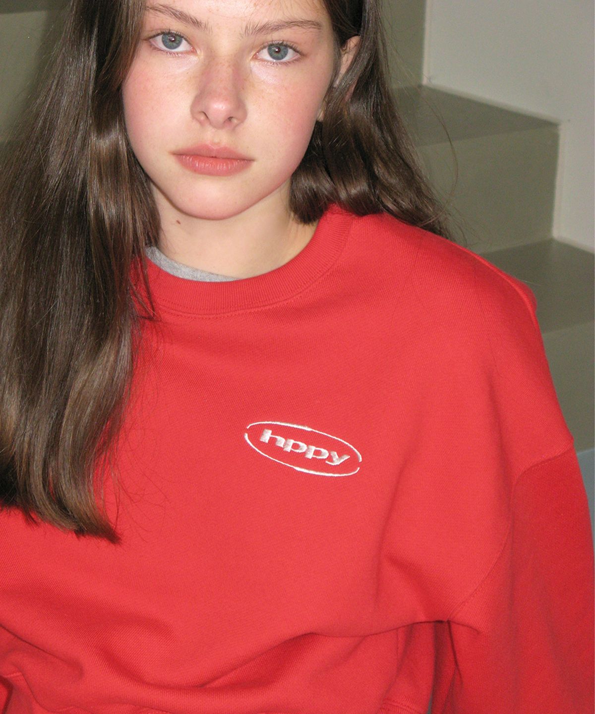 에이치피피와이(HPPY) (WOMEN) NEW LOGO CROP SWEATSHIRT - RED