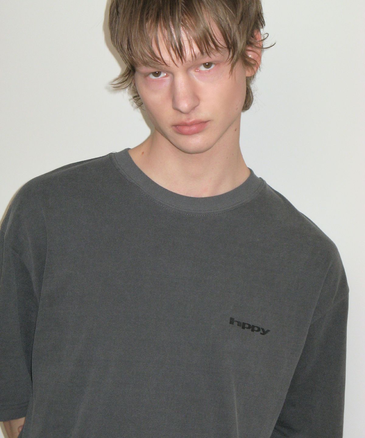 에이치피피와이(HPPY) VINTAGE OVER FIT TEE - CHARCOAL