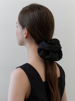 meringue silky scrunch - black