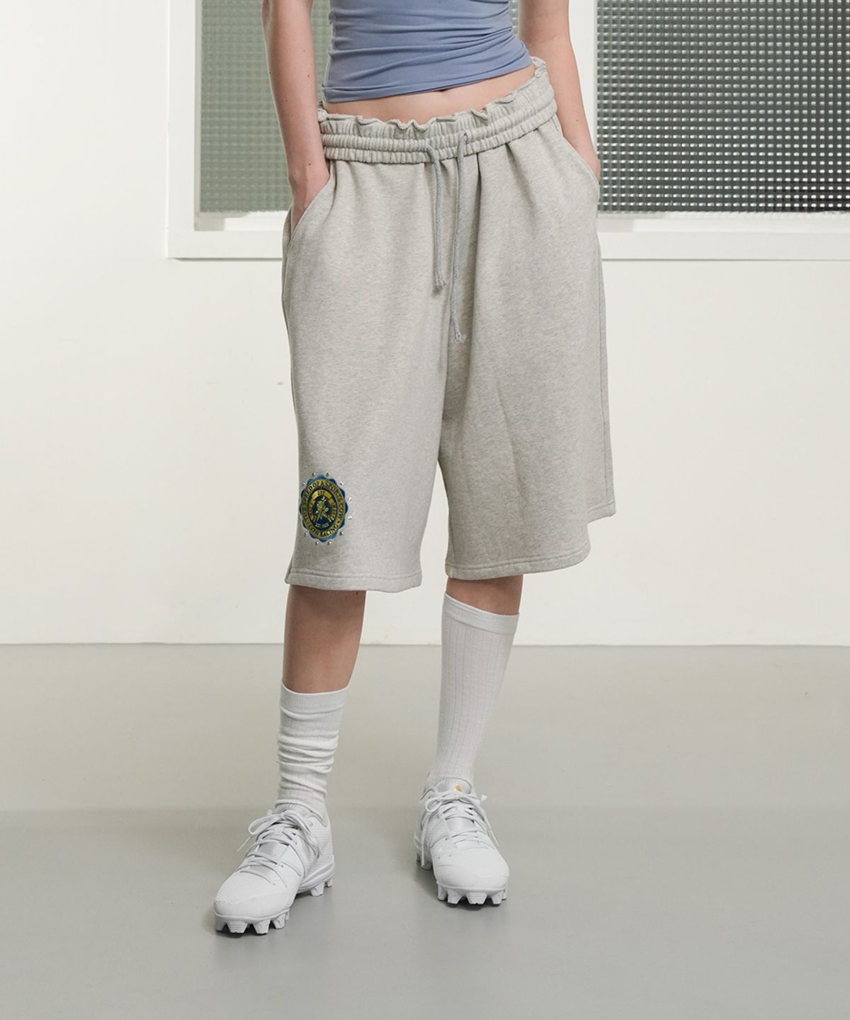 그레일즈(GRAILZ) ROSE EMBLEM BERMUDA SWEATPANTS [GREY]