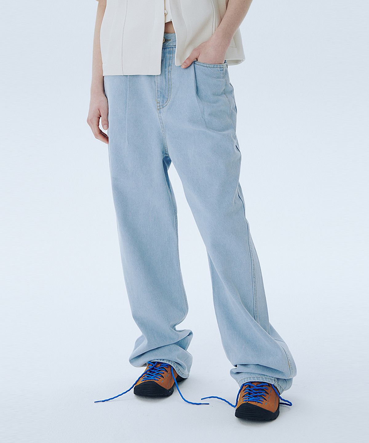아위(AHWE) Tucked Denim Pants_LIGHT BLUE