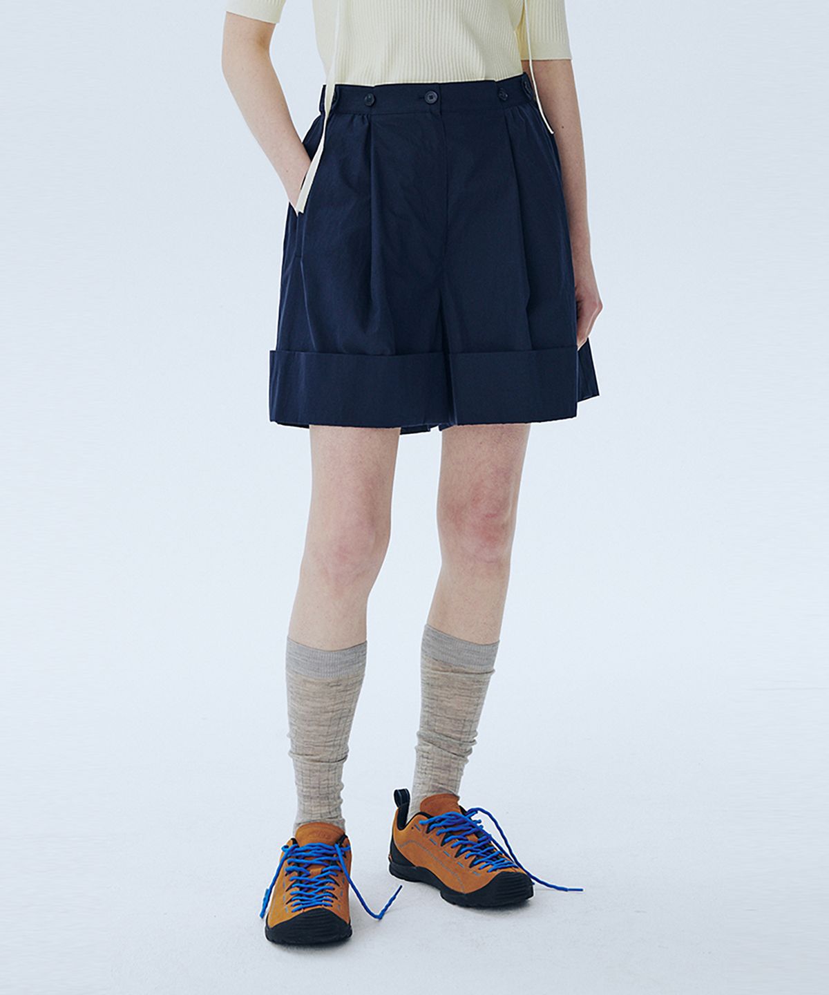 아위(AHWE) Tucked Shorts_NAVY