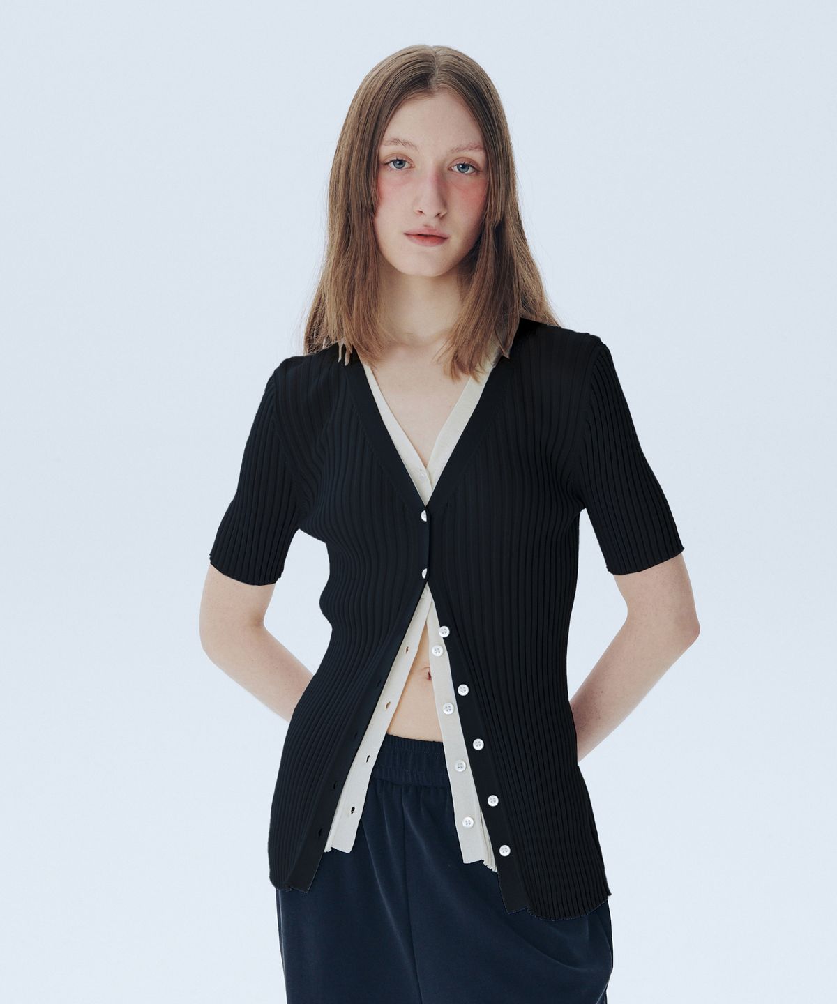 아위(AHWE) Layered V-Neck Cardigan_BLACK