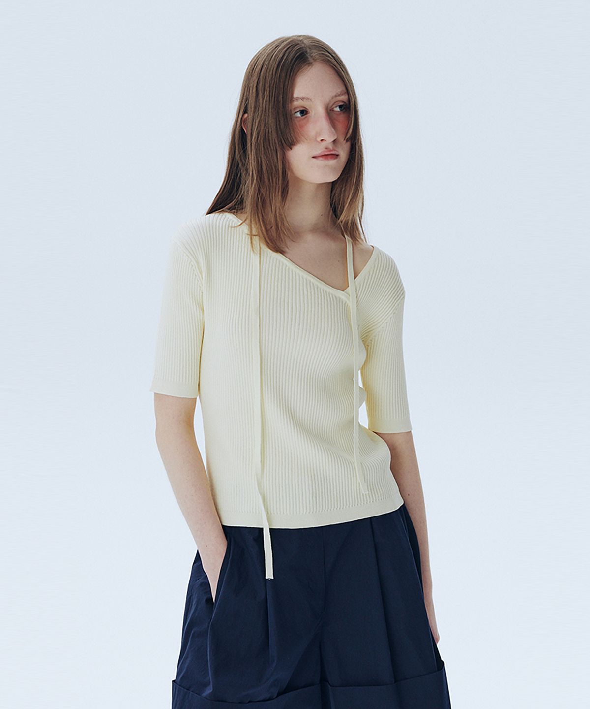 아위(AHWE) Asymmetric V-Neck Sweater_LIGHT YELLOW