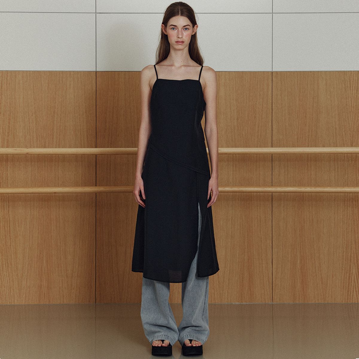 르(LE) sheer slit layered ops (black)