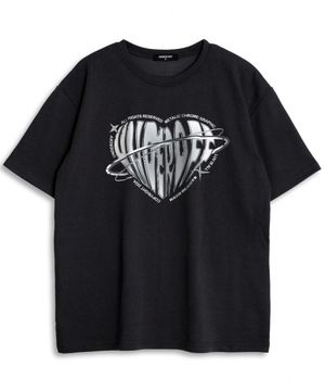 오버핏 크루넥 메탈릭 크롬 하트 로고 반팔 티셔츠 블랙