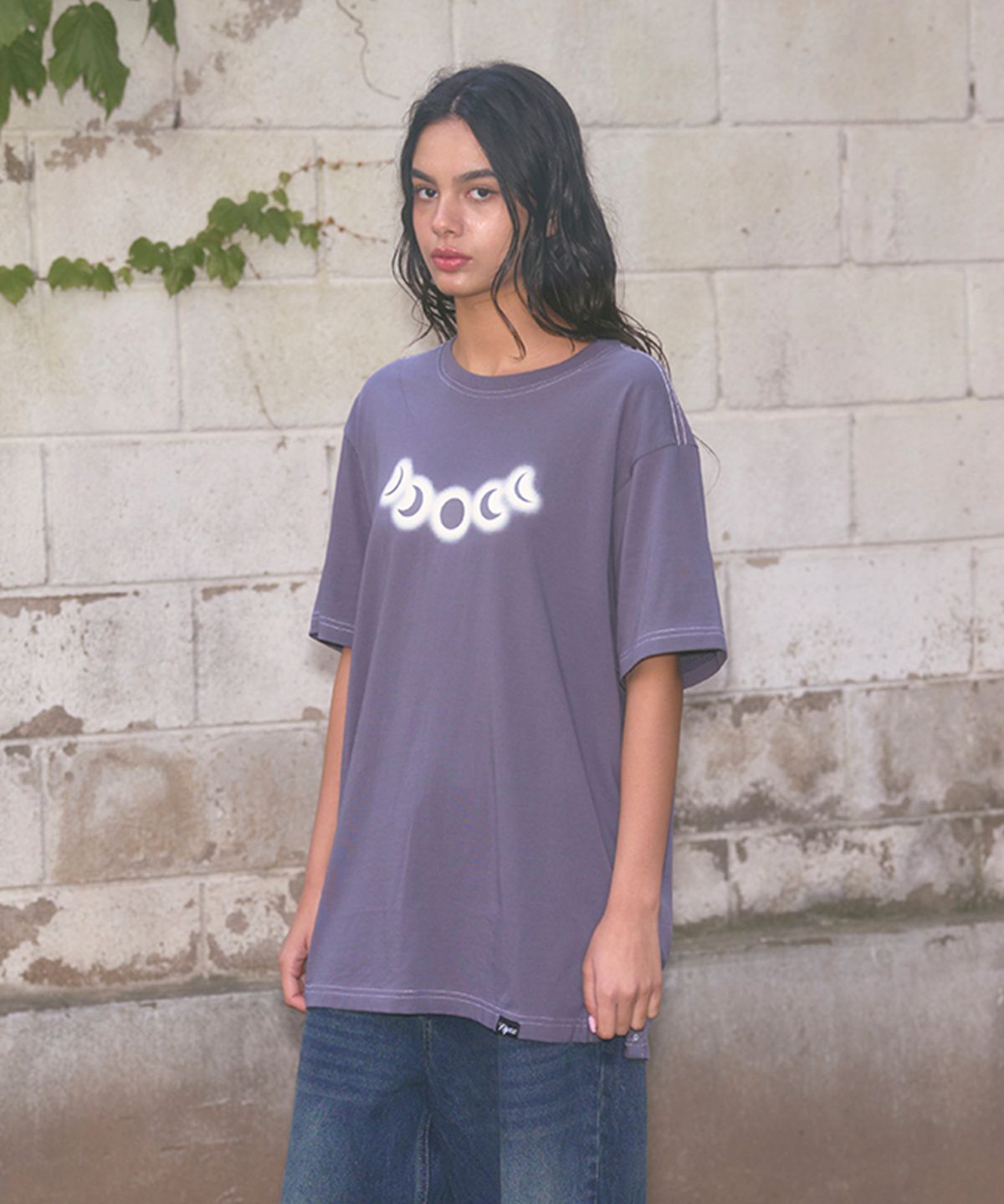 엔와이엑스엑스(NYXX) GLOW P.O.M TEE CHARCOAL
