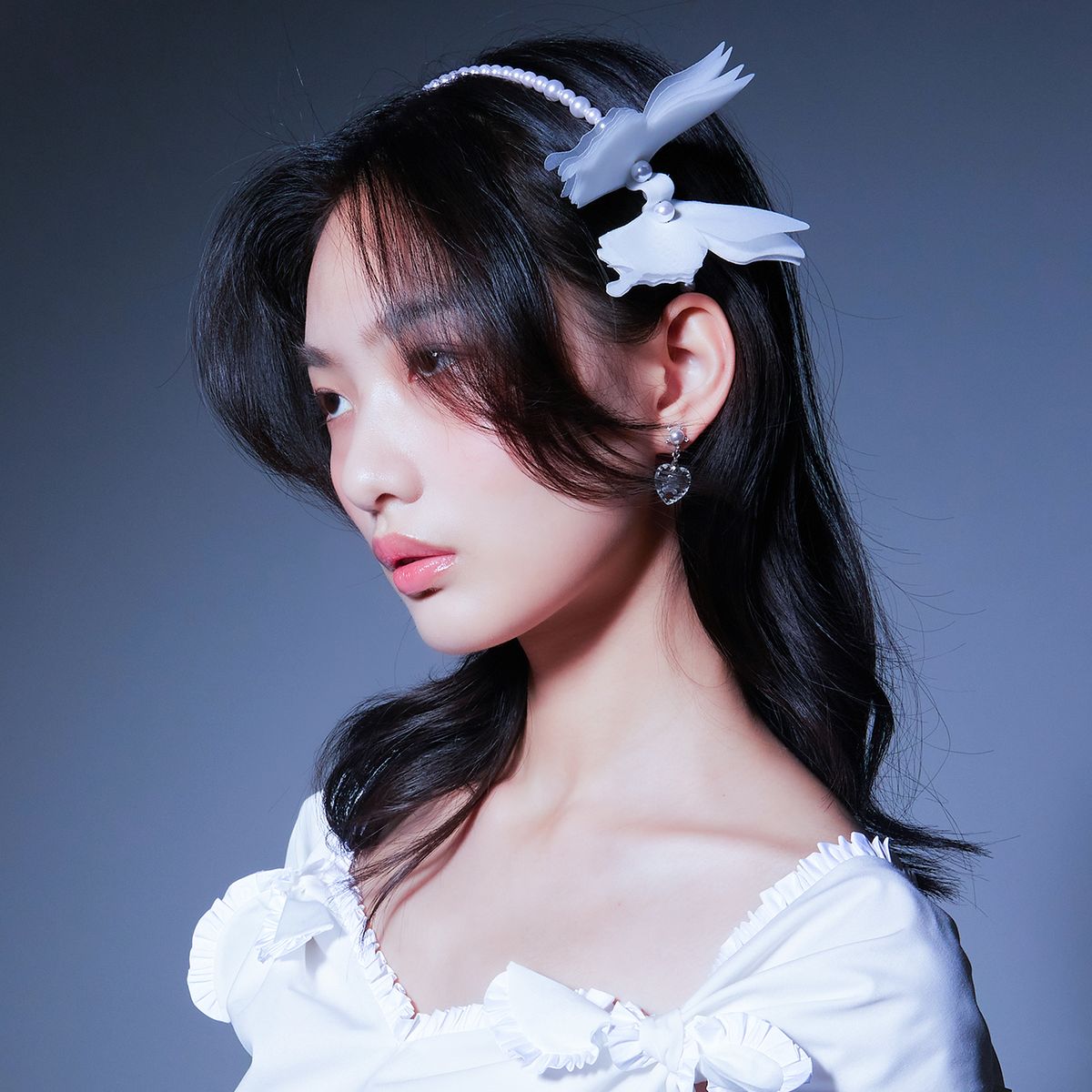러뷰이(LOVUEE) 흰 나비 헤어밴드