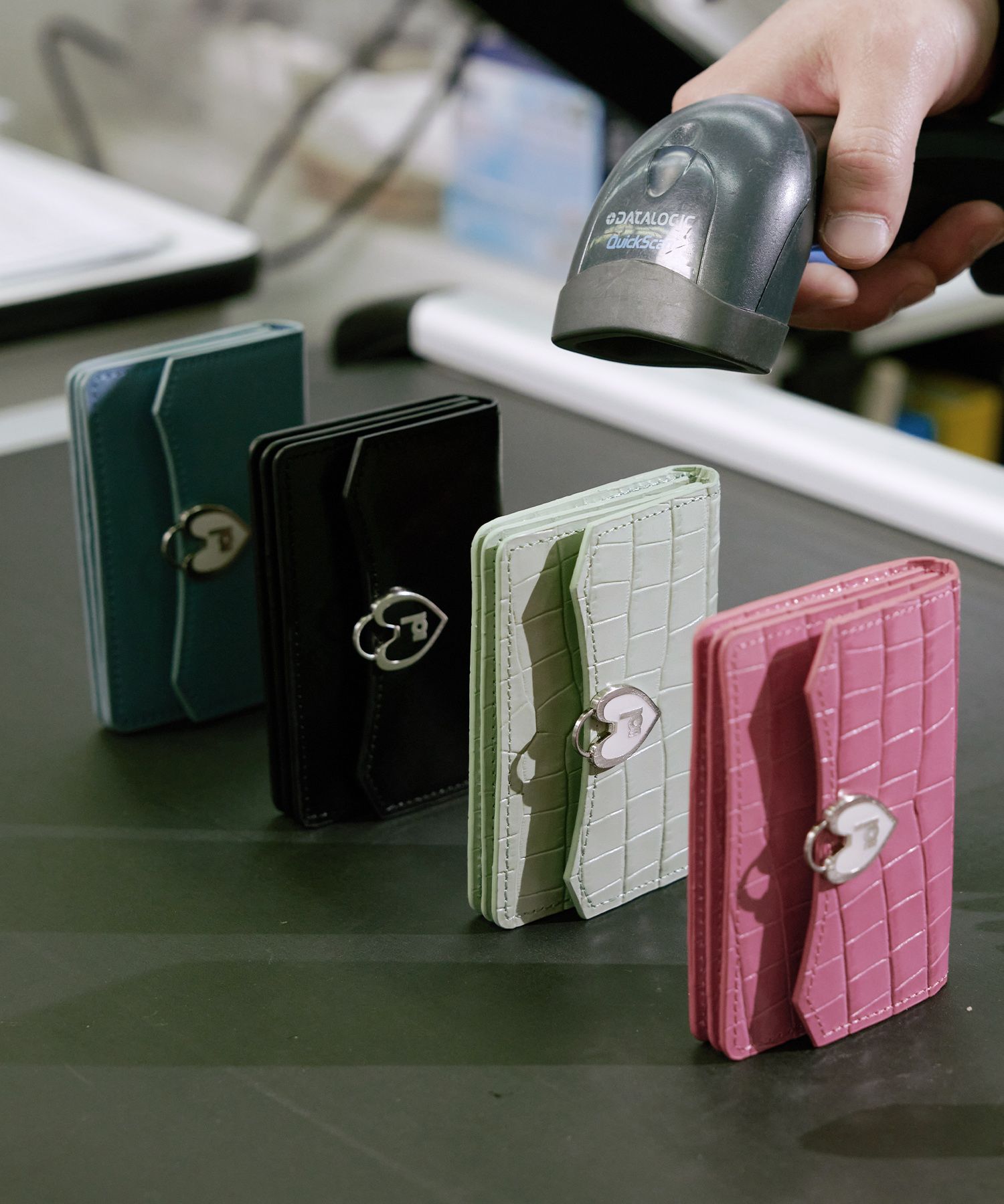 MUSINSA公式 | APOA Comba Accordion Wallet_4color