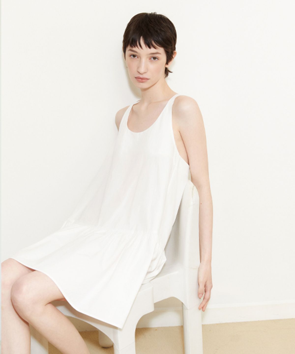 레이디 볼륨(LADY VOLUME) FLARE HALTER NECK DRESS_WHITE