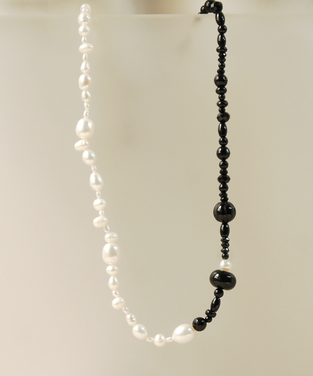 트레쥬(TREAJU) Black  White Combination necklace