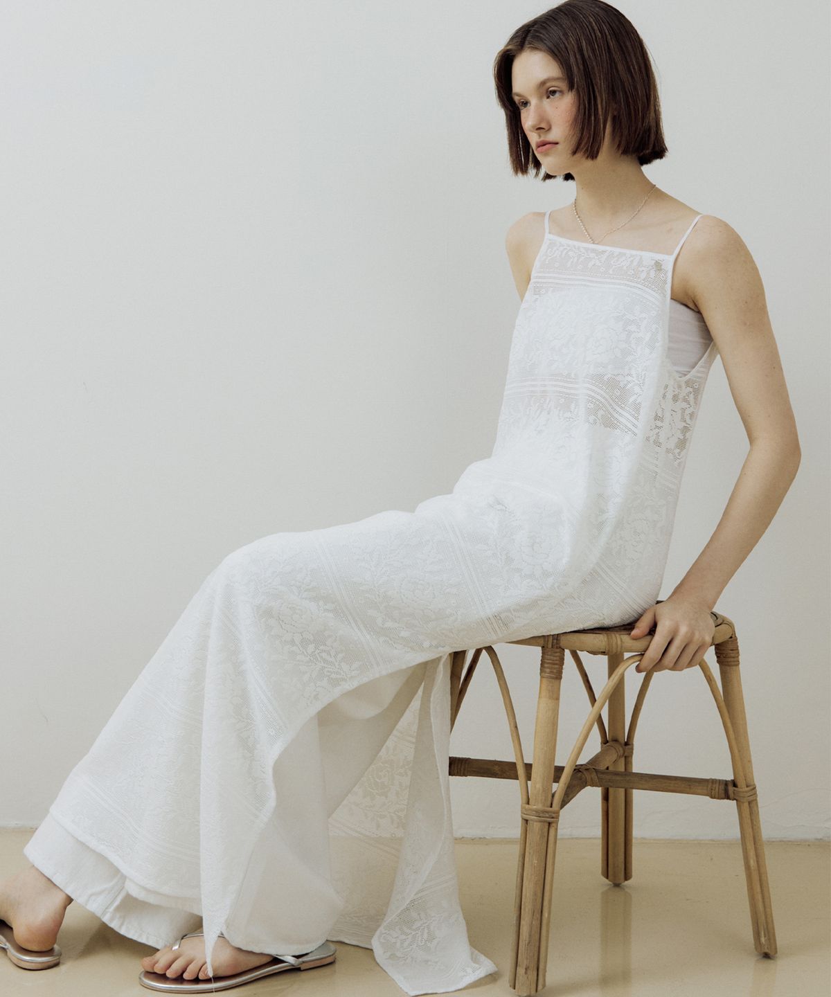 루시르주(LUCIR ZU) Puree Lace Sleeveless One-piece (white)