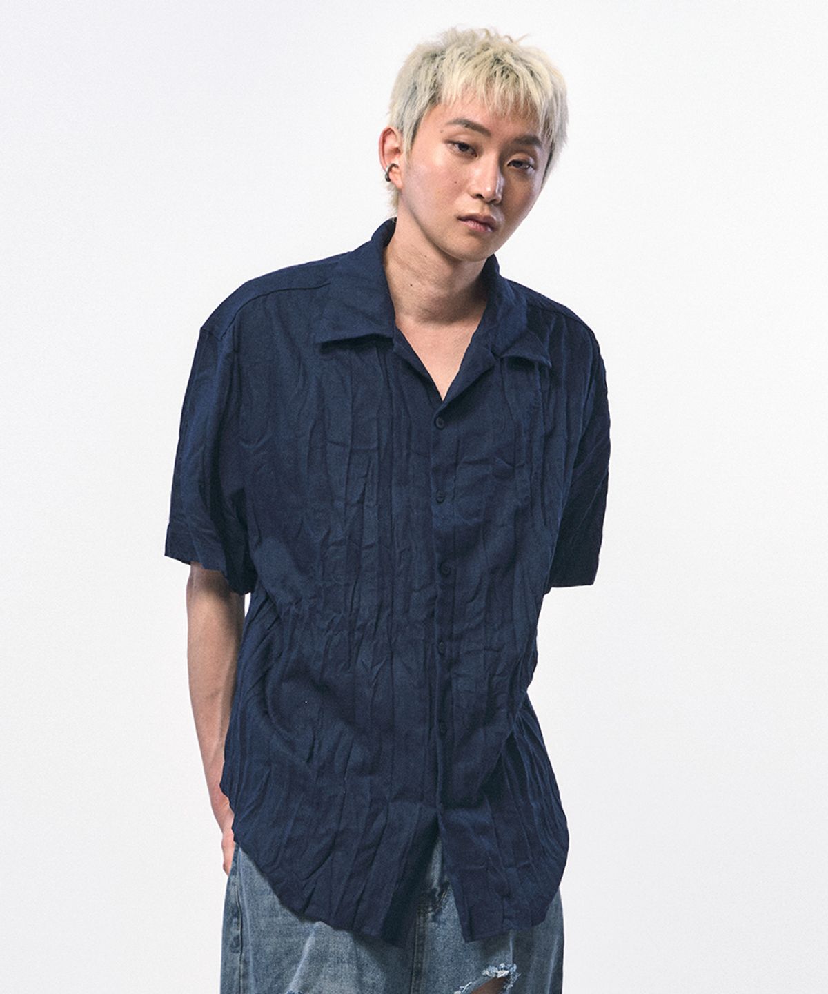 씨웨어 바이 더 지니어스(C WEAR BY THE GENIUS) 크링클 린넨 하프 셔츠 네이비
