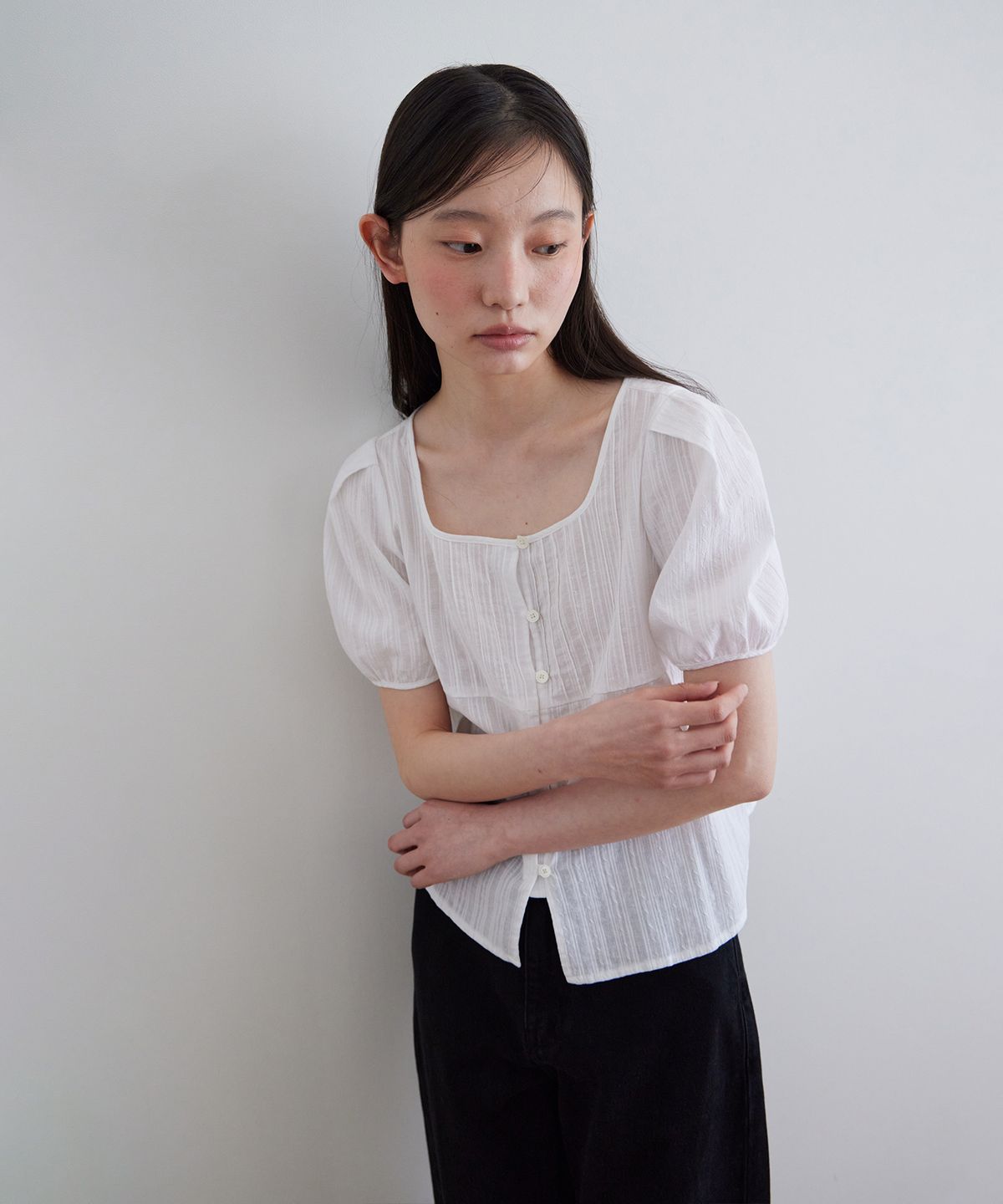 스텝어라운드(STEP AROUND) Tuck detail puff blouse_WHITE