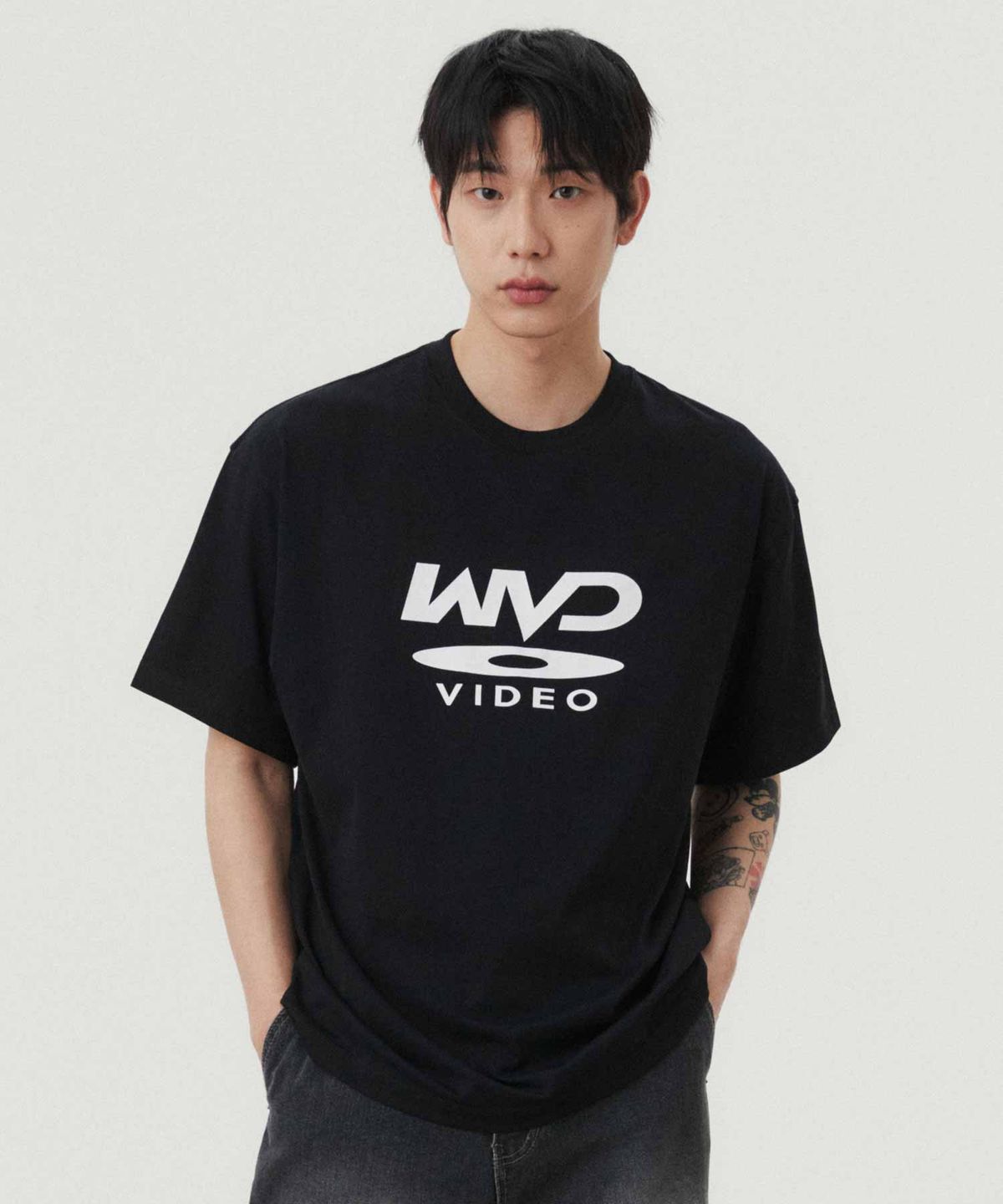 더블유엠씨(WMC) 패러디 디비디 티셔츠_BLACK
