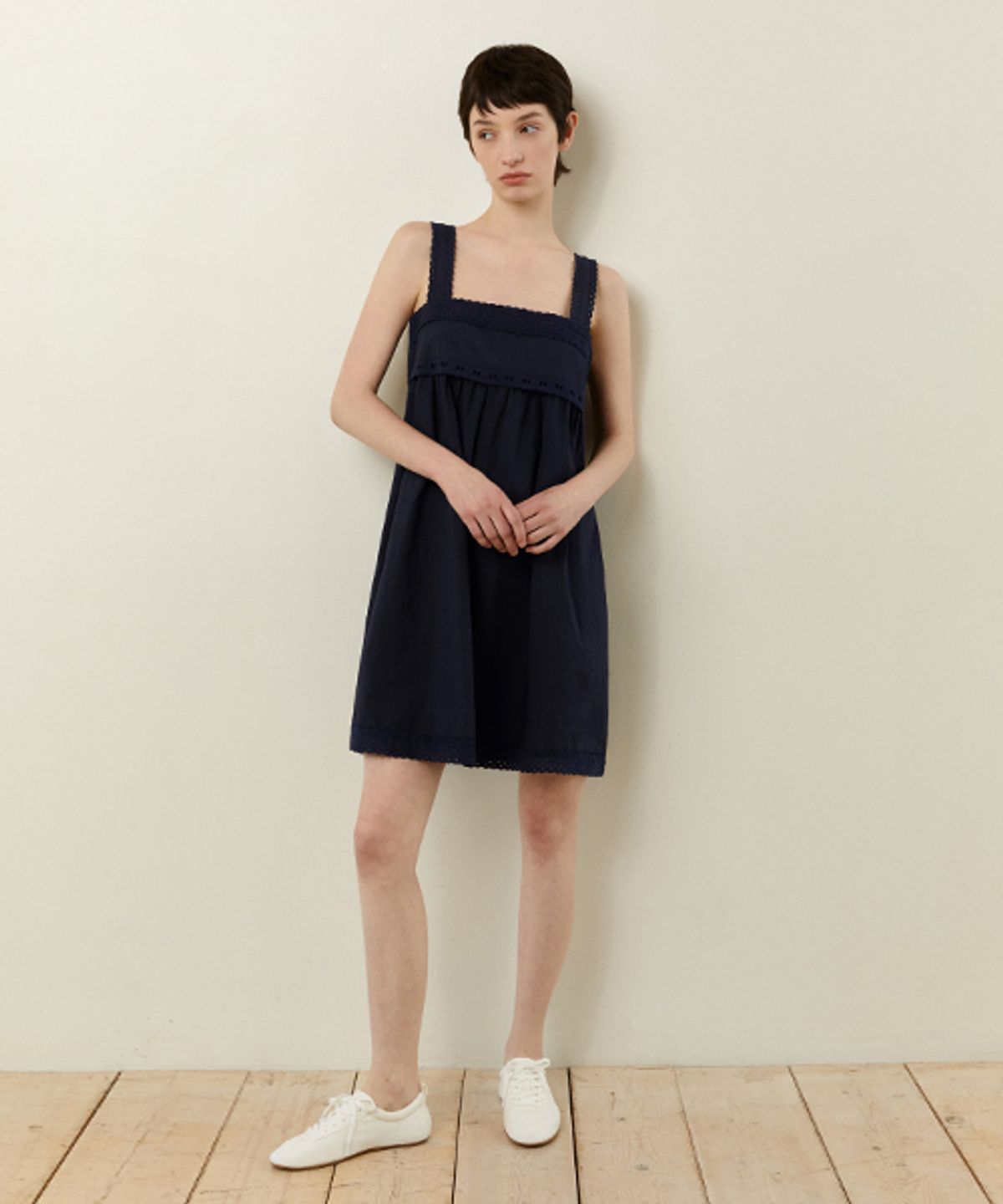 레이디 볼륨(LADY VOLUME) PUNCHING SLEEVELESS DRESS_NAVY
