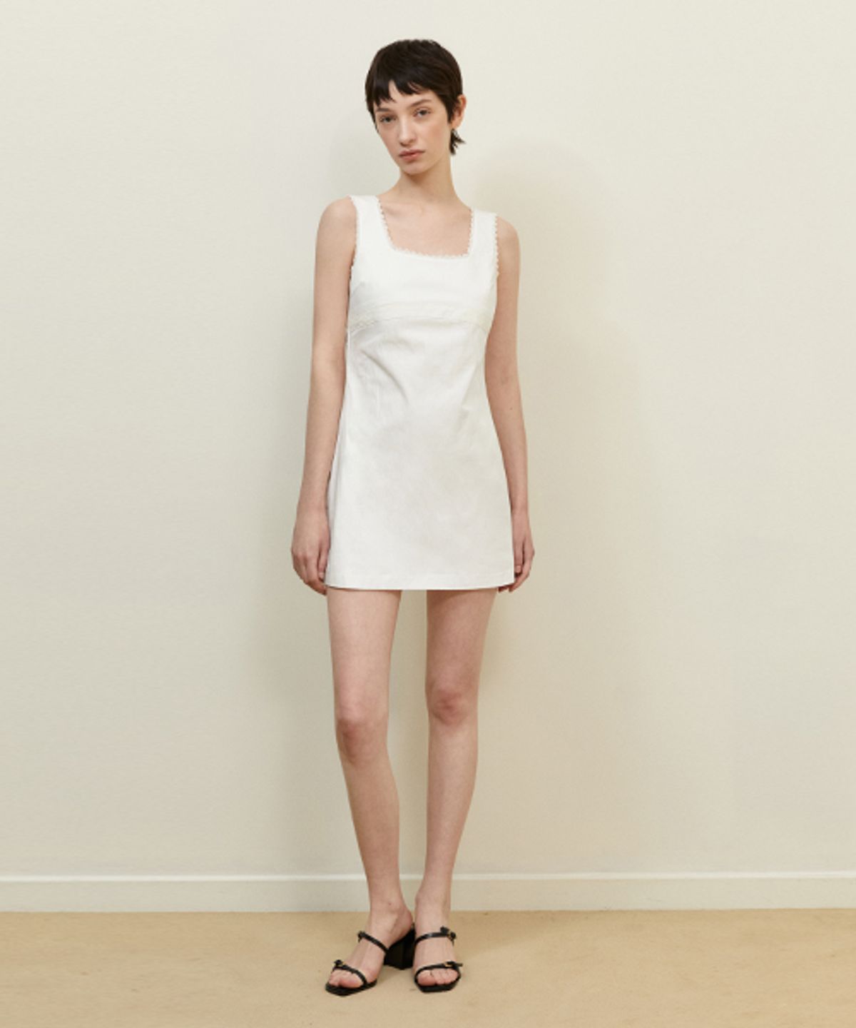 레이디 볼륨(LADY VOLUME) SQUARER LINE MINI DRESS_WHITE