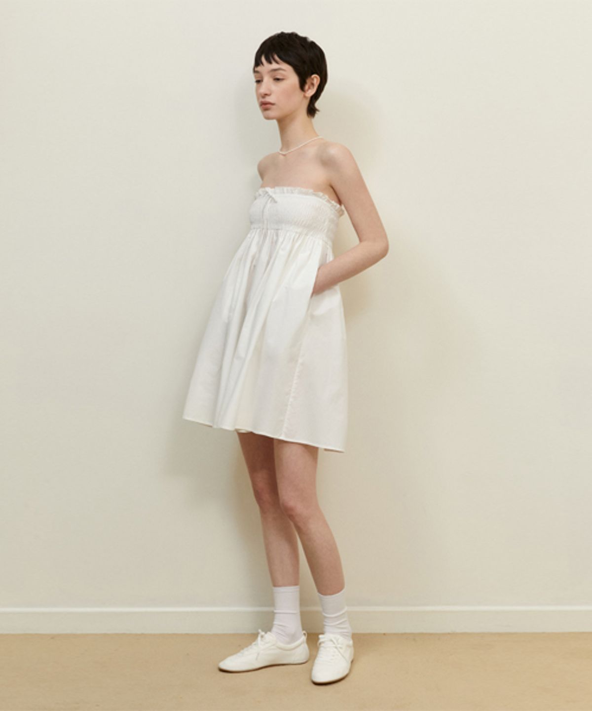 레이디 볼륨(LADY VOLUME) OFF-SHOULDER SHIRRING DRESS_WHITE