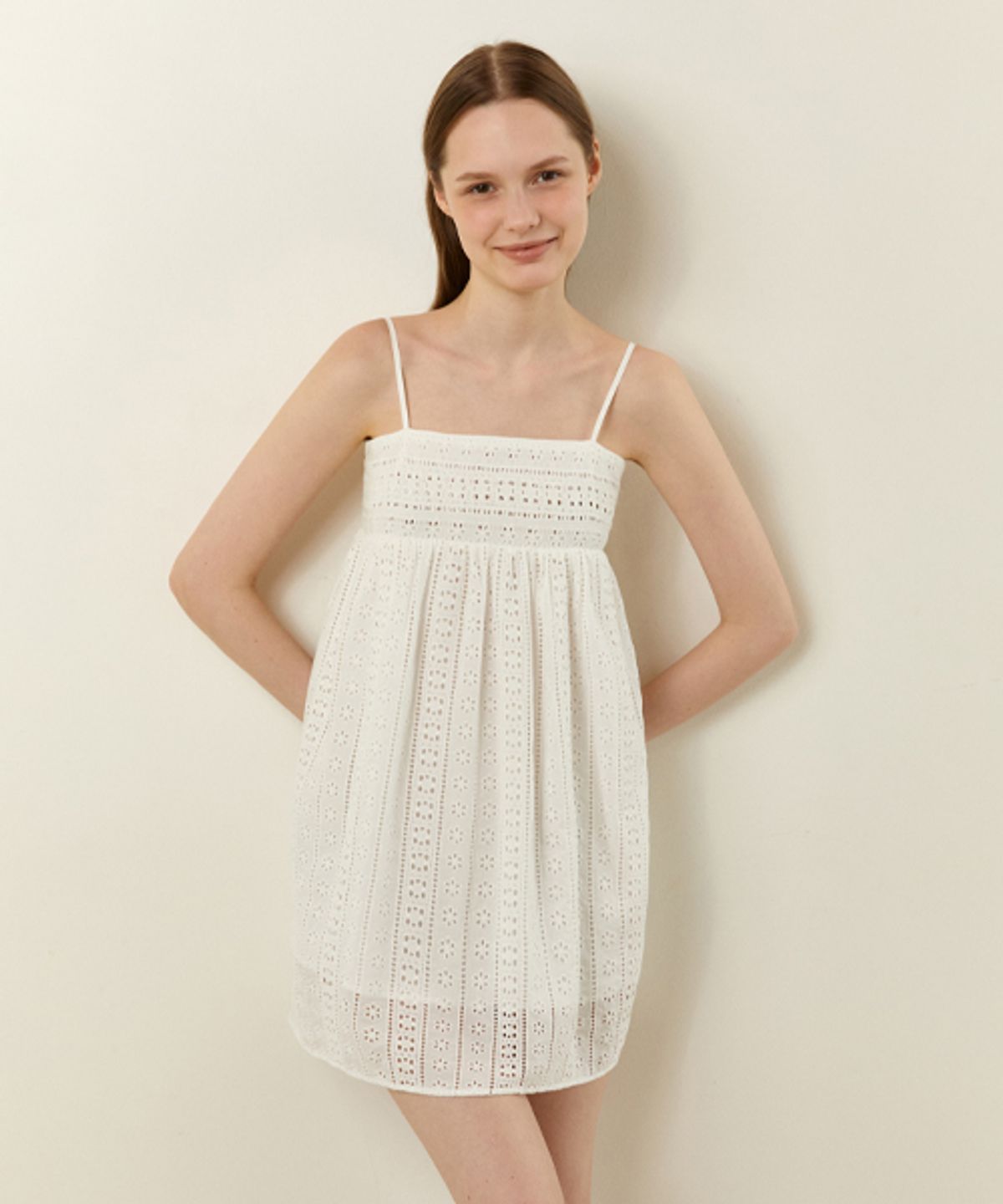 레이디 볼륨(LADY VOLUME) FLORAL LACE MINI DRESS_WHITE