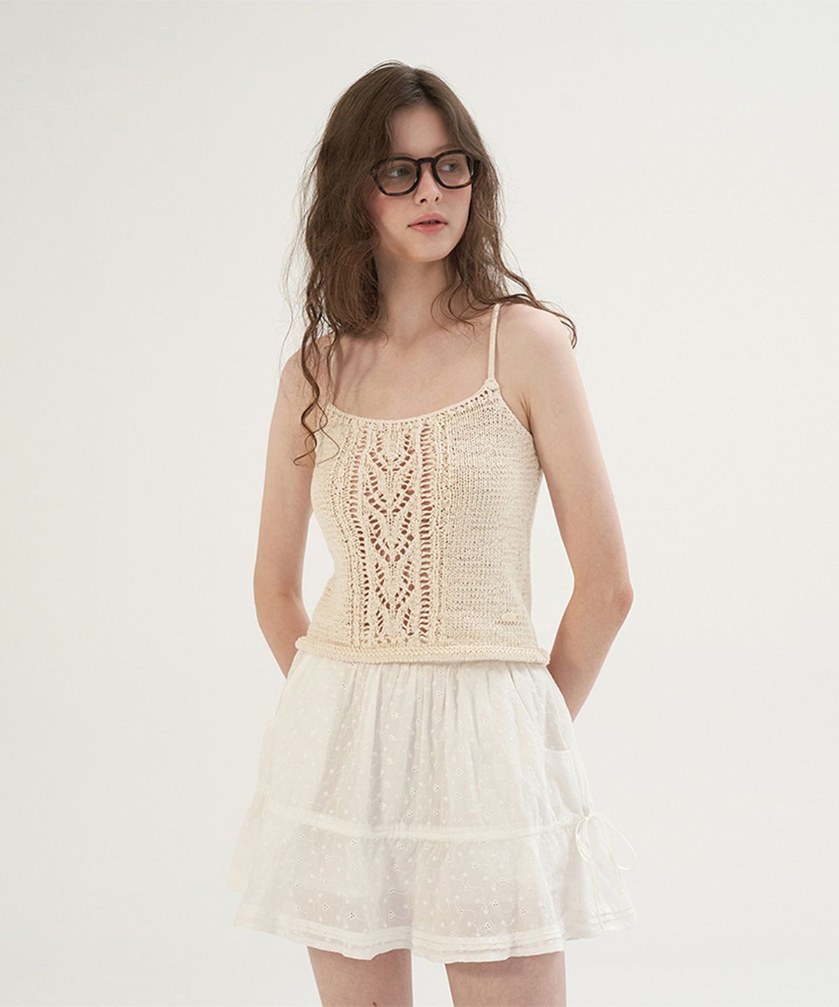 썸웨어버터(SOMEWHEREBUTTER) Leaf Cotton Sleeveless Knit - Ivory