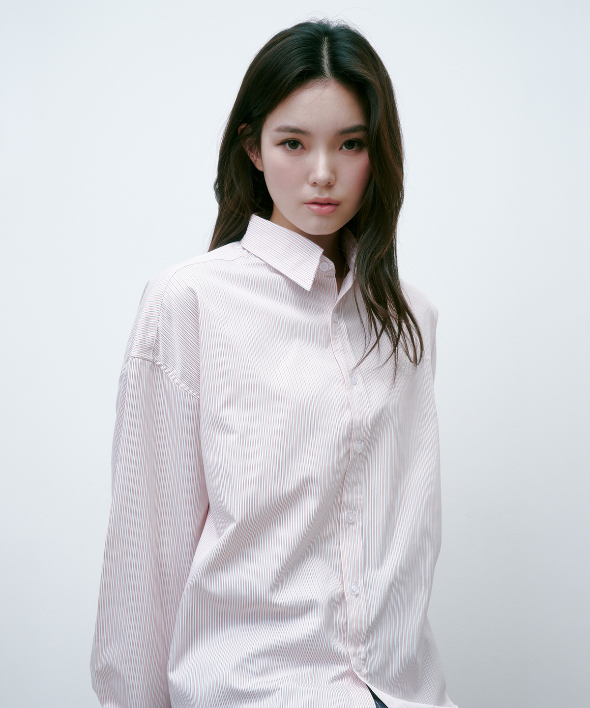 솔트앤초콜릿(SALT AND CHOCOLATE) SAC 로고 오버핏 스트라이프 셔츠 핑크 4W2417002