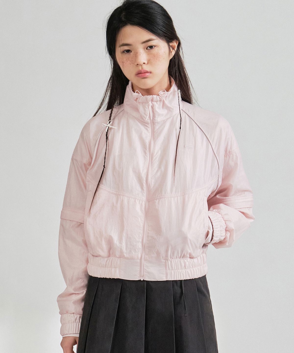 커버낫 우먼(COVERNAT WOMAN) 우먼 실키 나일론 디테처블 점퍼 Light Pink