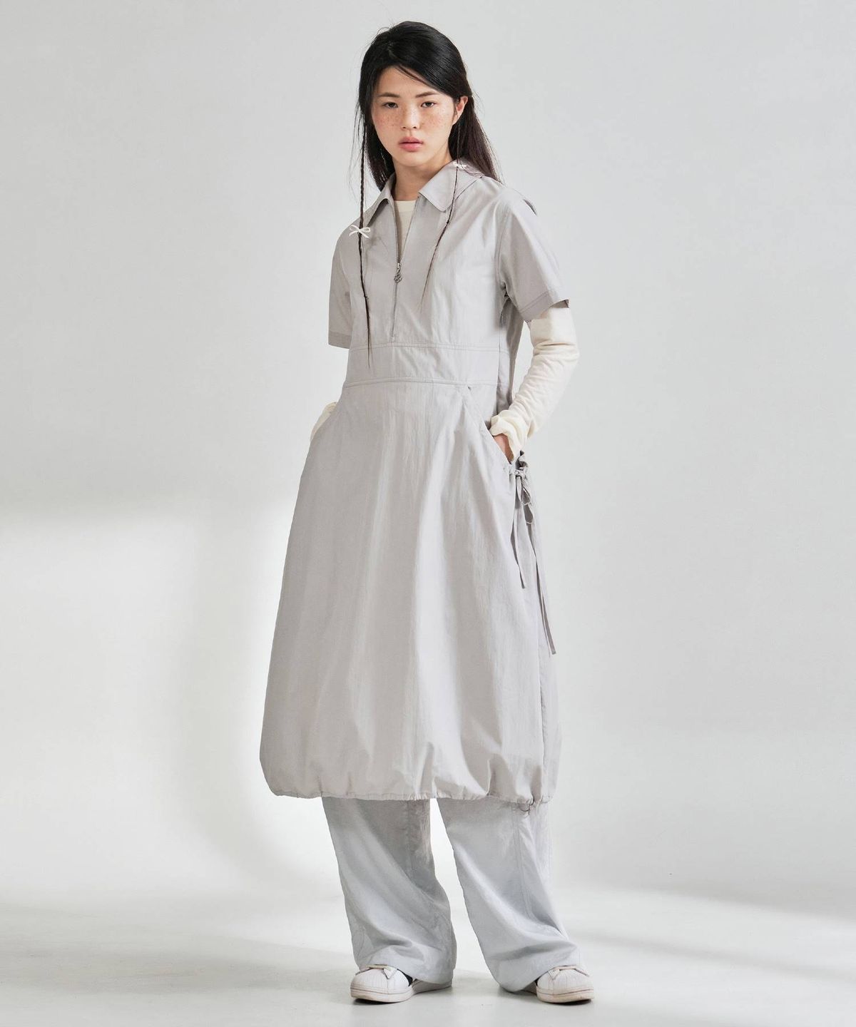 커버낫 우먼(COVERNAT WOMAN) 우먼 카라 지퍼 원피스 Light Gray