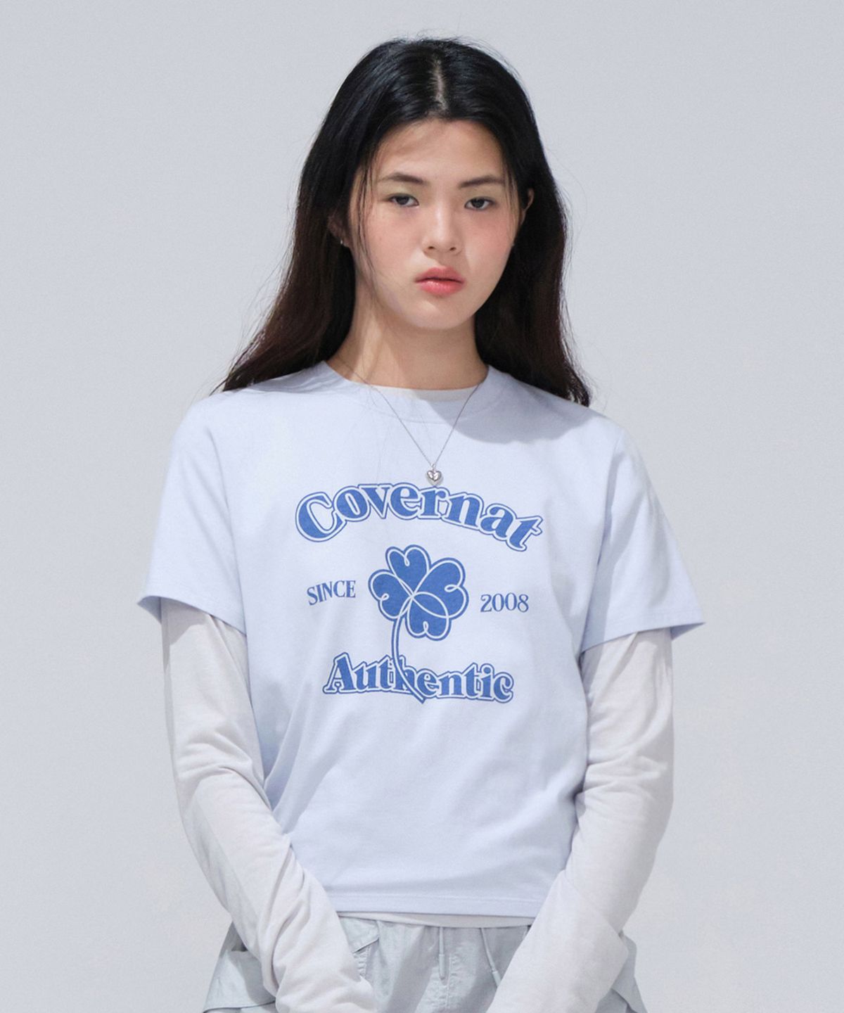 커버낫 우먼(COVERNAT WOMAN) 우먼 아치 클로버하트 티셔츠 Light Blue