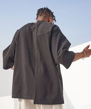 Unbalanced Neck Boxy T-Black