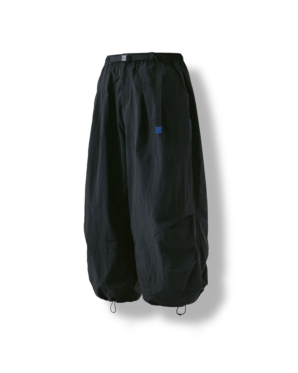 앵글런(ANGLAN) Nylon Tuck Belt String Balloon Pants - Black