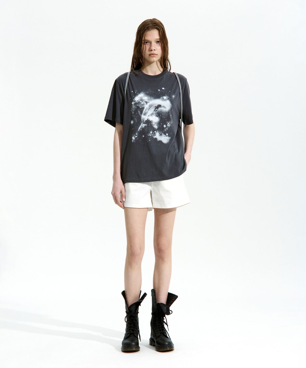로우클래식(LOW CLASSIC) DOLPHIN T-SHIRT_CHARCOAL [LC262TS06CC]