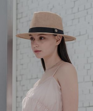 해피니스 로고 페도라_베이지