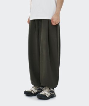 사이드 투턱 와이드 조거핏 트레이닝 스웨트 팬츠 - 카키