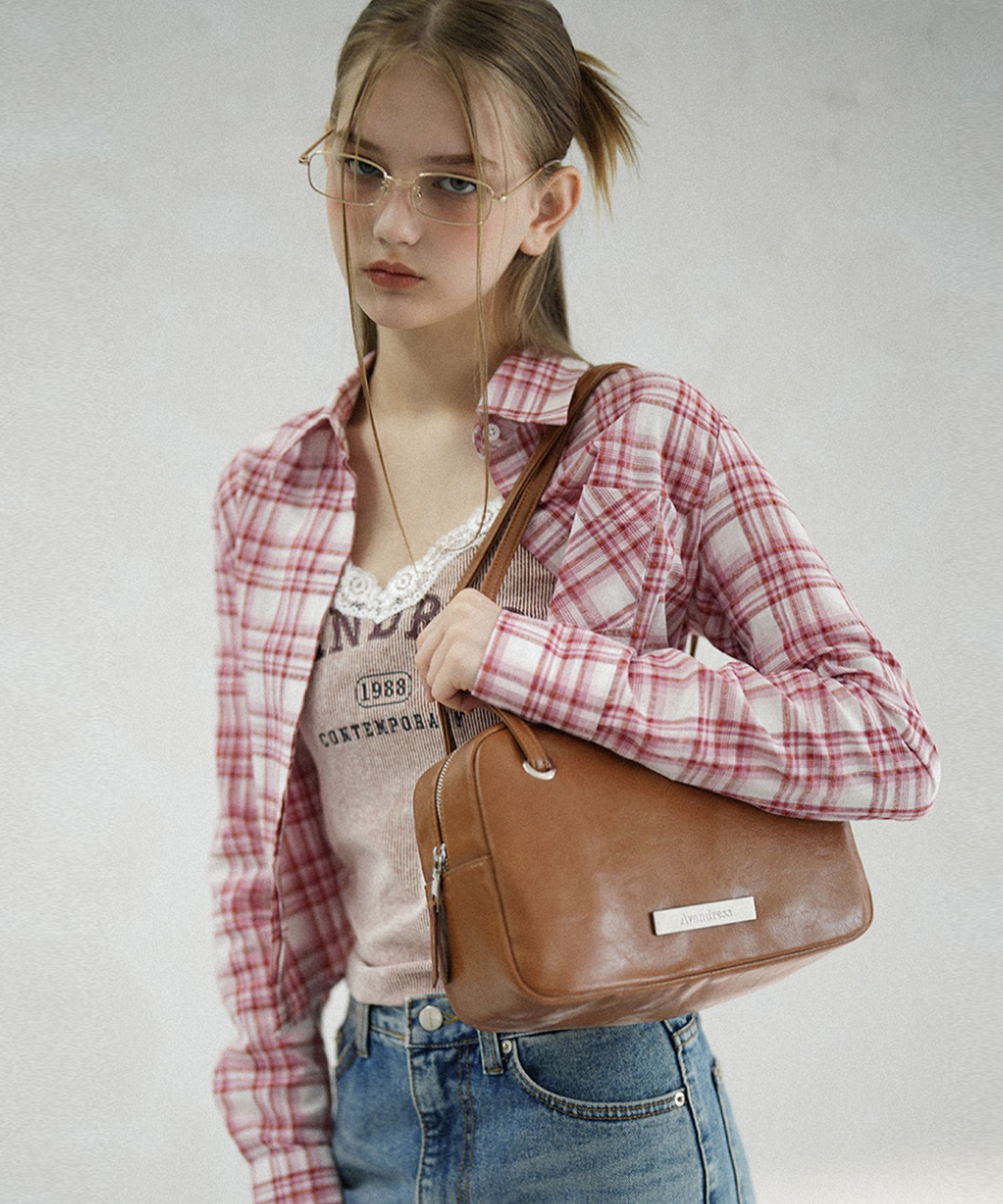 MUSINSA公式 | AVANDRESS Semi Square Shoulder Bag BROWN