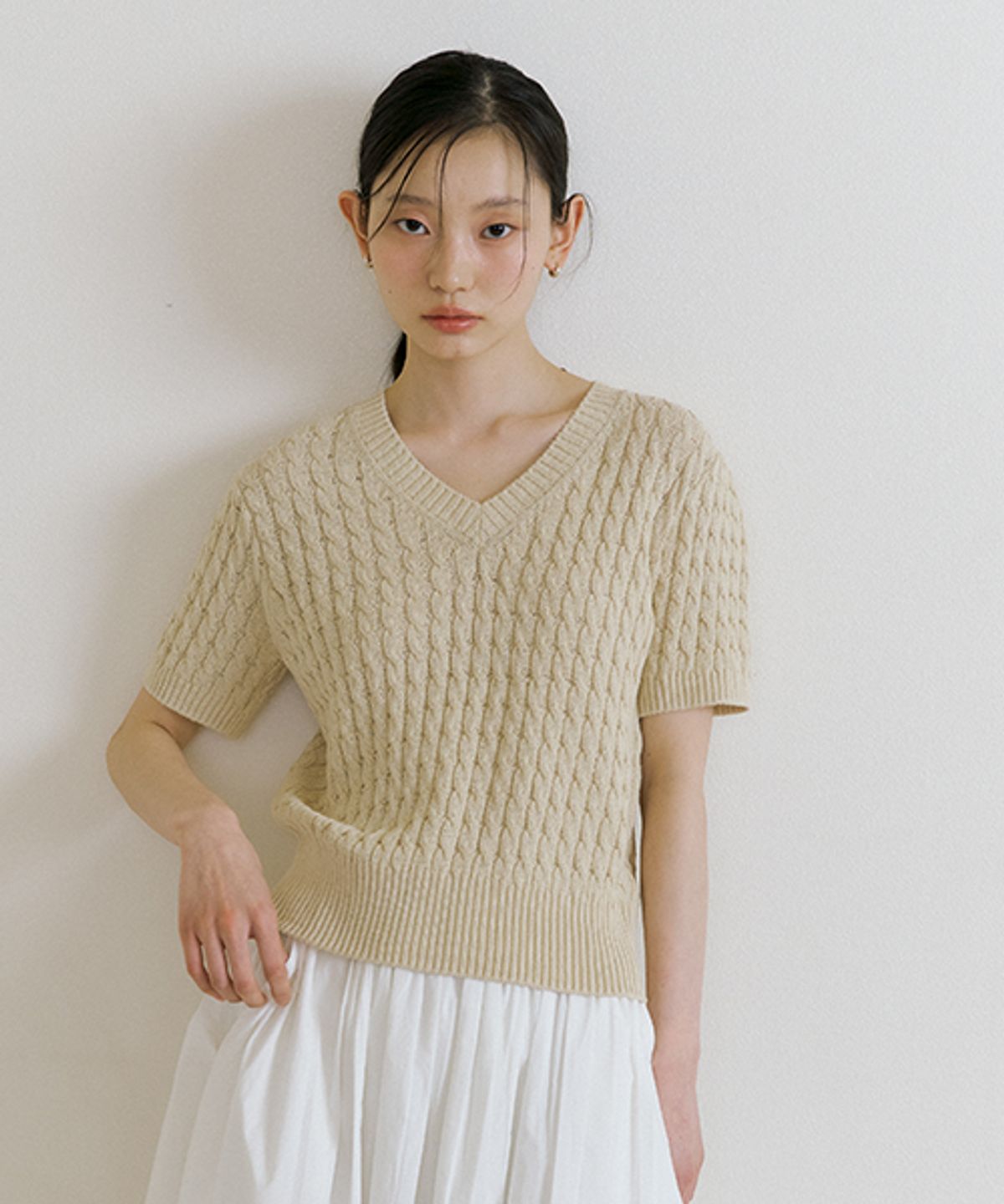 링서울(LINGSEOUL) v-neck cable knit top-beige