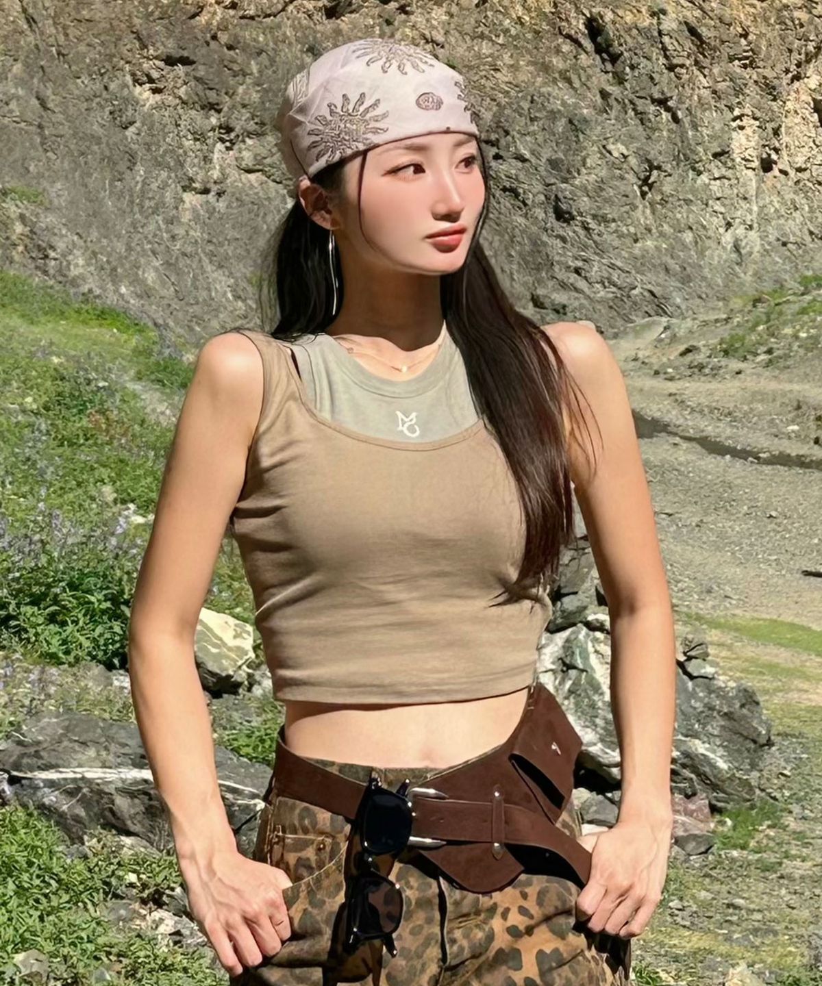 무아르모아(MOIREMOA) Double sleeveless top - beige
