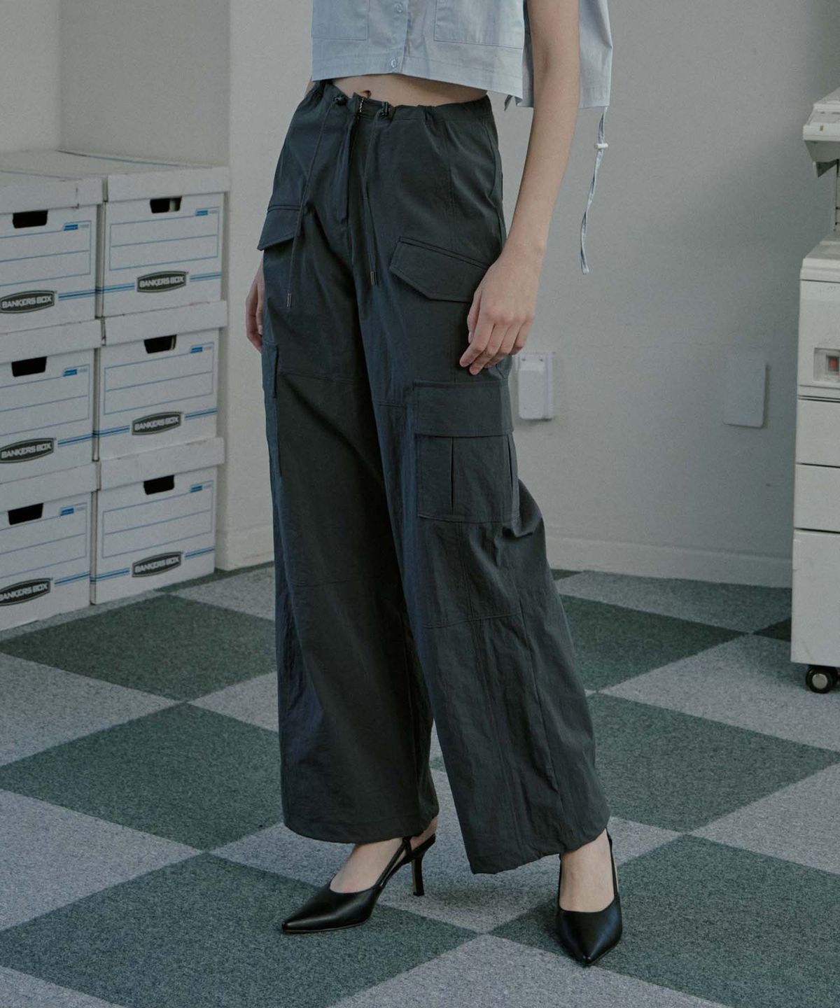 무아르모아(MOIREMOA) MO layer nylon cargo pants - Charcoal