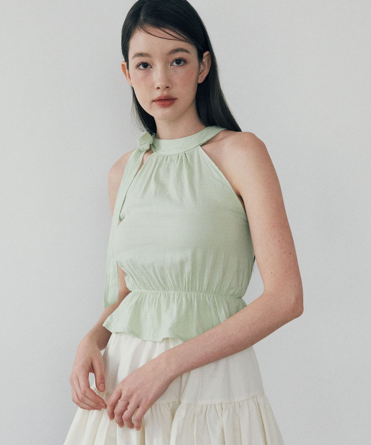 루루슈(LULUCHOU) Ribbon Halterneck Blouse - SOFT GREEN