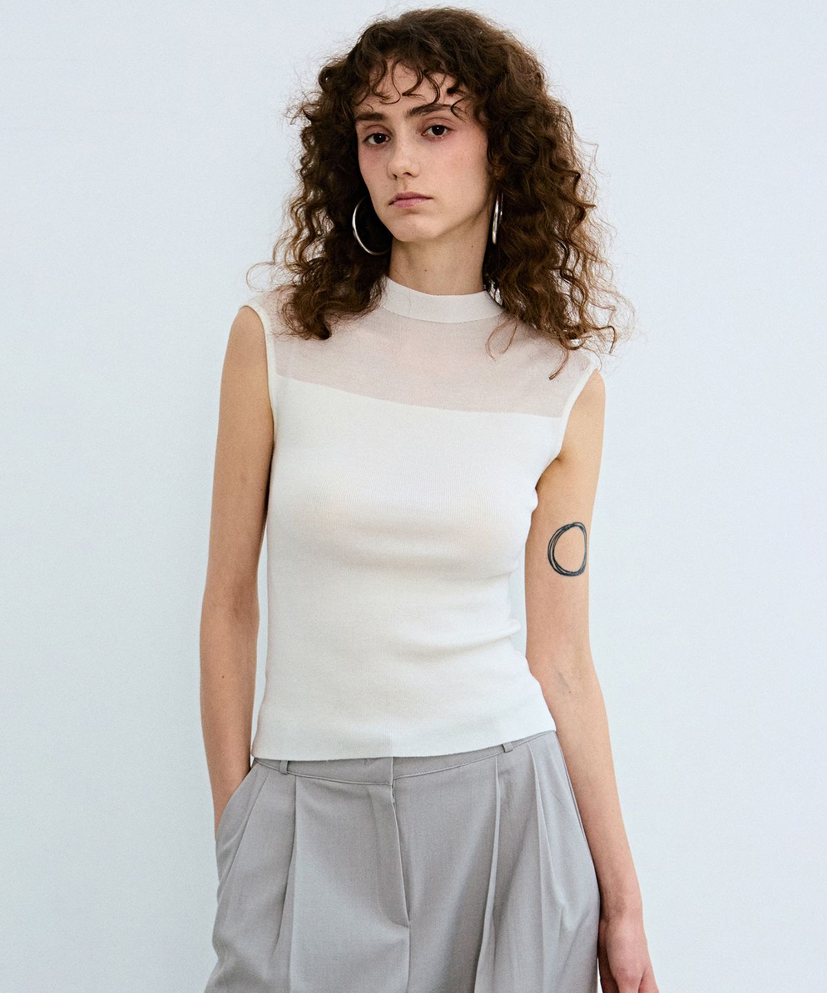 닉앤니콜(NICK&NICOLE) SHEER LINE SLEEVELESS_IVORY